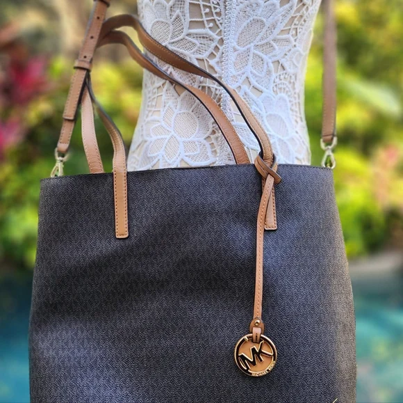 Michael Kors large Autograph Hayley tote-  Shoulder and Crossbody style - Picture 6 of 9